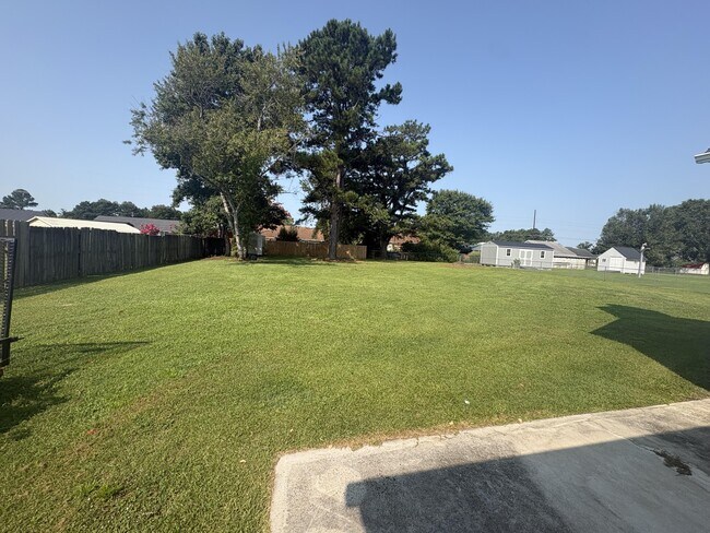 Building Photo - 105 Fodder Dr