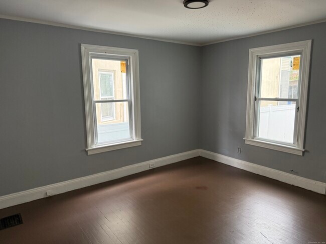 Building Photo - 297 Laurel Ave
