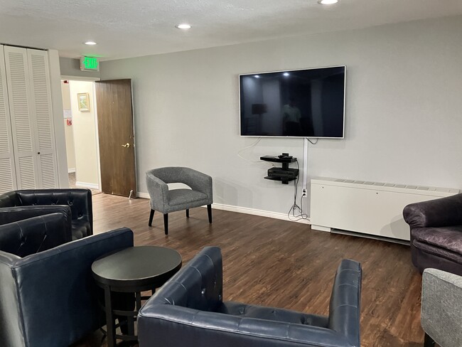 TV Community room - 2227 Canyon Blvd
