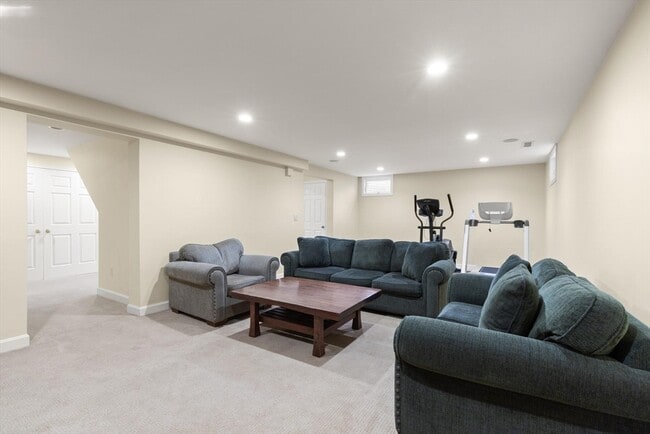 Building Photo - 25 Saddle Club Rd