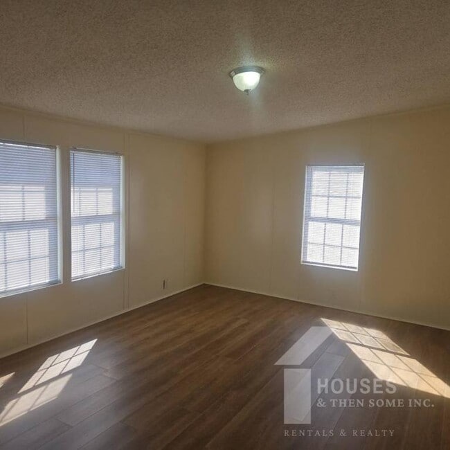 Building Photo - 309 Ashwood Ln