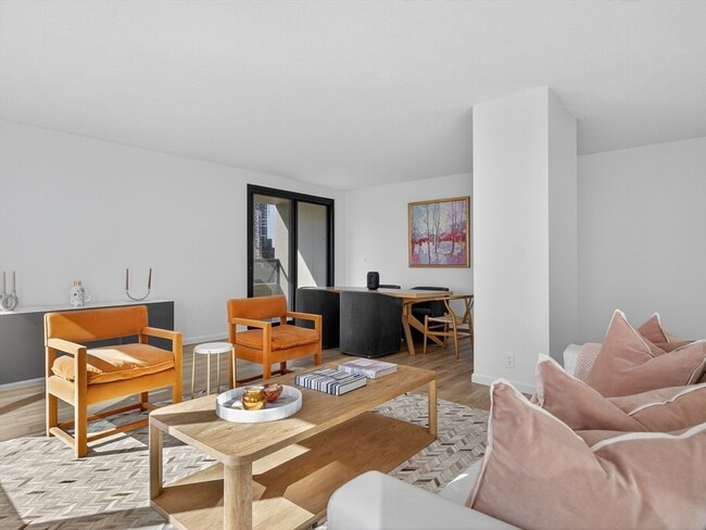 Building Photo - 65 E India Row