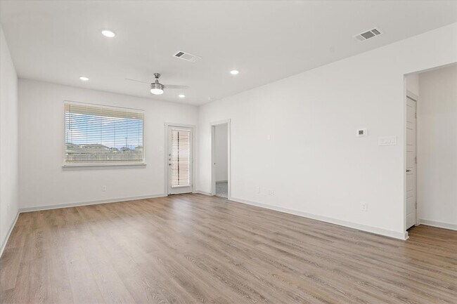 Building Photo - 523 Millbrook Blvd