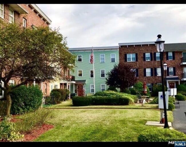 Building Photo - 1002 Unicorn Way