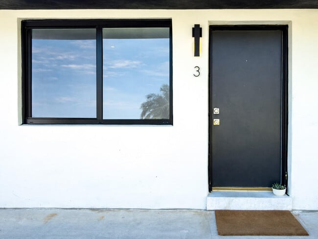 Building Photo - 47 NE 16th Pl