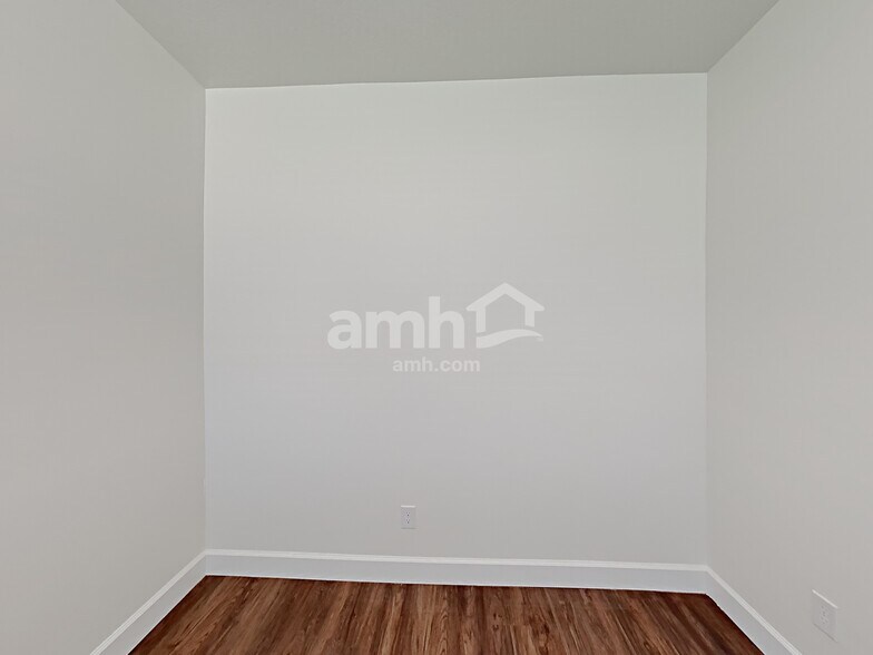 Building Photo - 1279 N Wagon Wy