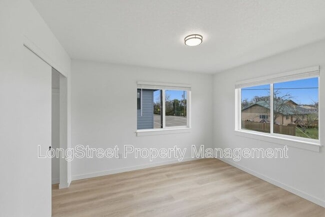 Building Photo - 810 S 19th St