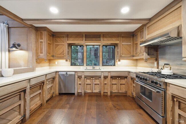 Building Photo - 224 Cascade Dr