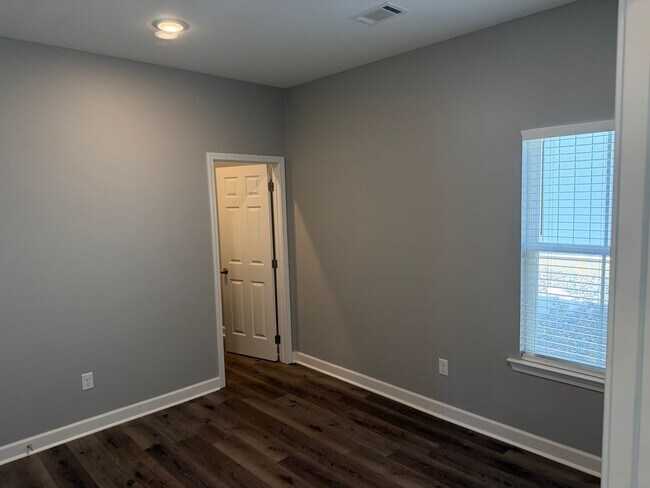 Building Photo - 55 Wolfsbridge Lp