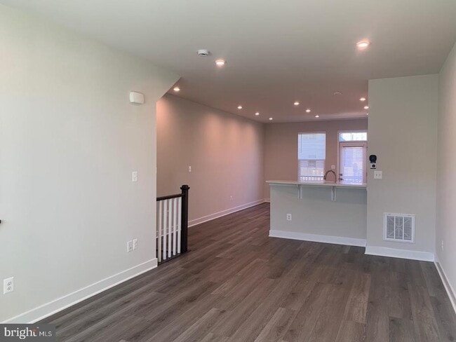 Building Photo - 14036 Sunrise Valley Dr