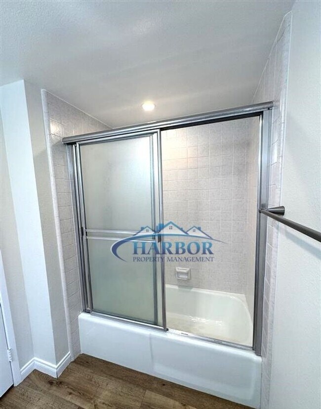 Building Photo - Beautifully Remodeled 4-Bedroom Home in Sa...