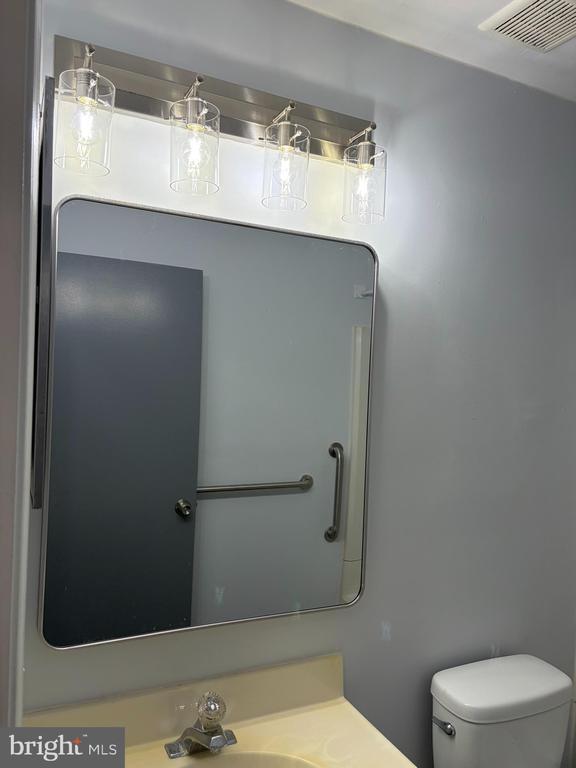 Building Photo - 424 Crisfield Dr