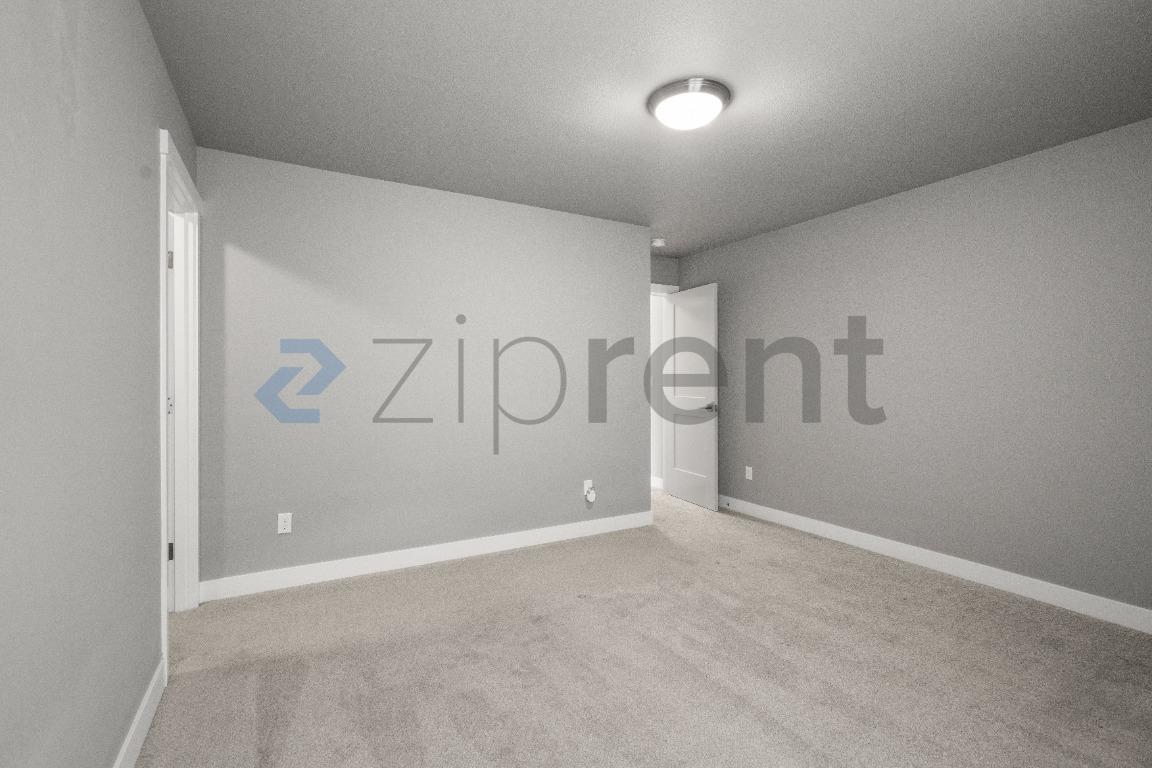 Building Photo - Unit