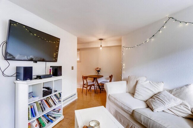 Building Photo - Modern West End Pearl St. 1 Bed/1 Bath Con...