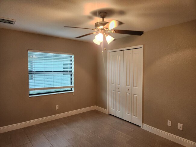 Building Photo - Duplex for rent
