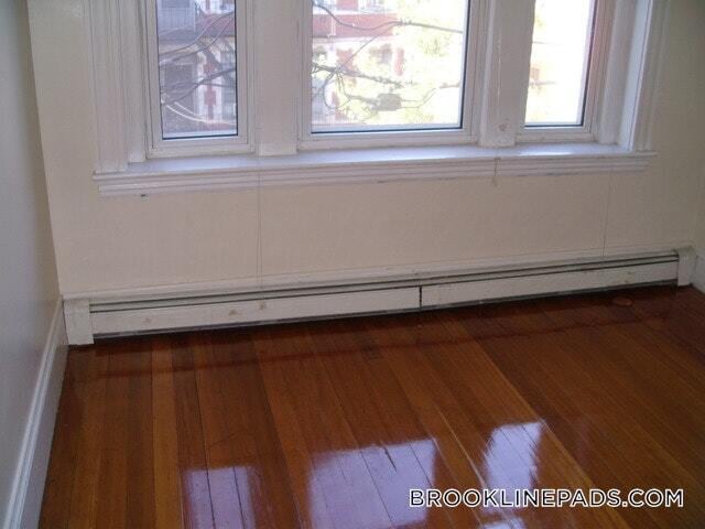 Building Photo - 208 Winthrop Rd