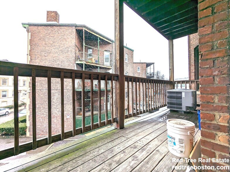 Building Photo - 1137 Commonwealth Ave