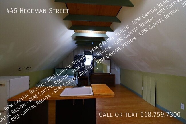 Building Photo - 445 Hegeman St