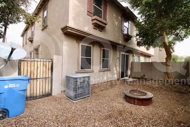 Building Photo - 8147 W Lynwood St