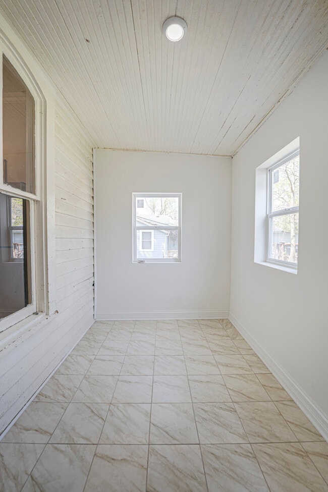 Building Photo - 373 Cedar St