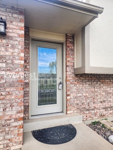 Building Photo - 9225 Clermont Dr