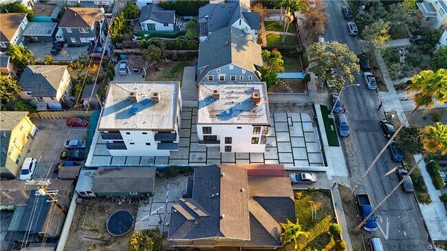 Building Photo - 616 S Mariposa Ave