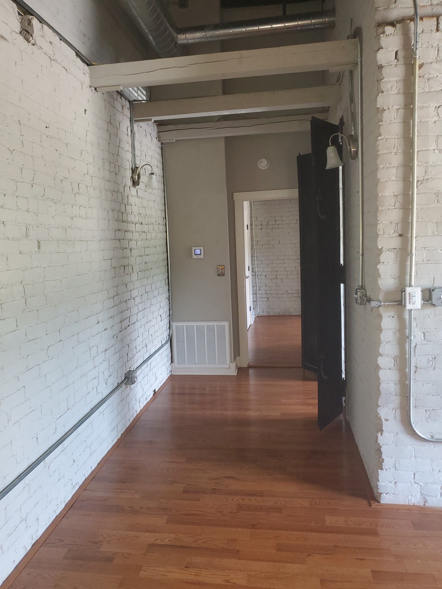 Hallway 1st Floor - 1016 Jefferson St