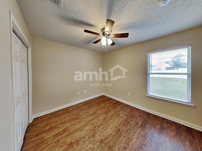 Building Photo - 2643 Creek Ridge Dr