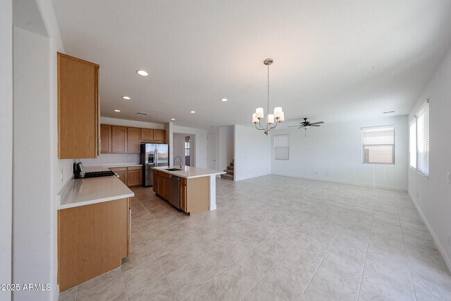 Building Photo - 14807 W Cottontail Ln