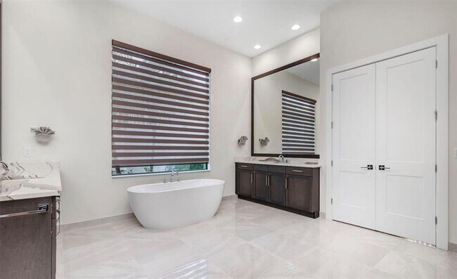 Building Photo - 9280 Coral Isles Cir