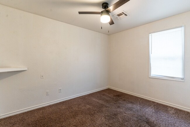 Building Photo - 1621 Thompson Dr