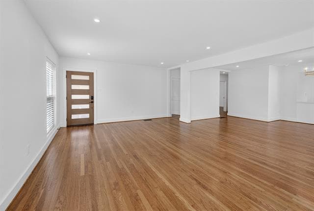 Building Photo - 2560 Rogers Ave