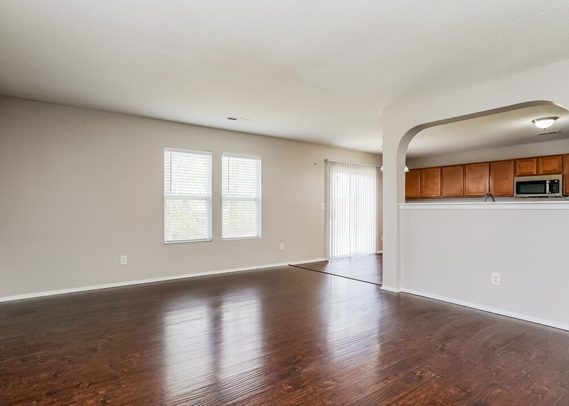 Building Photo - 3013 Van Dorn Rd