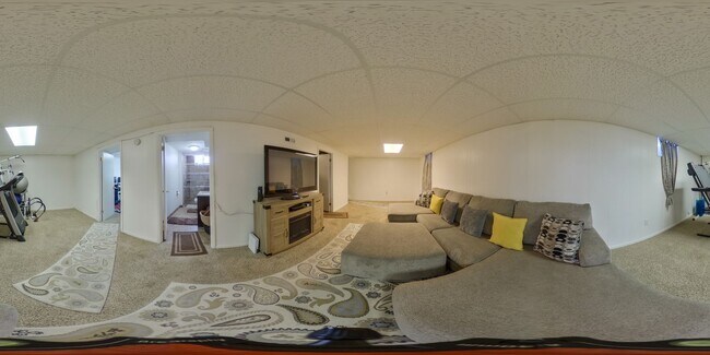 Building Photo - 5553 Crystal Way