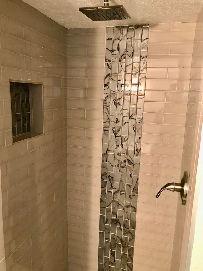 Building Photo - Complete Remodel In Highly Desirable NE He...