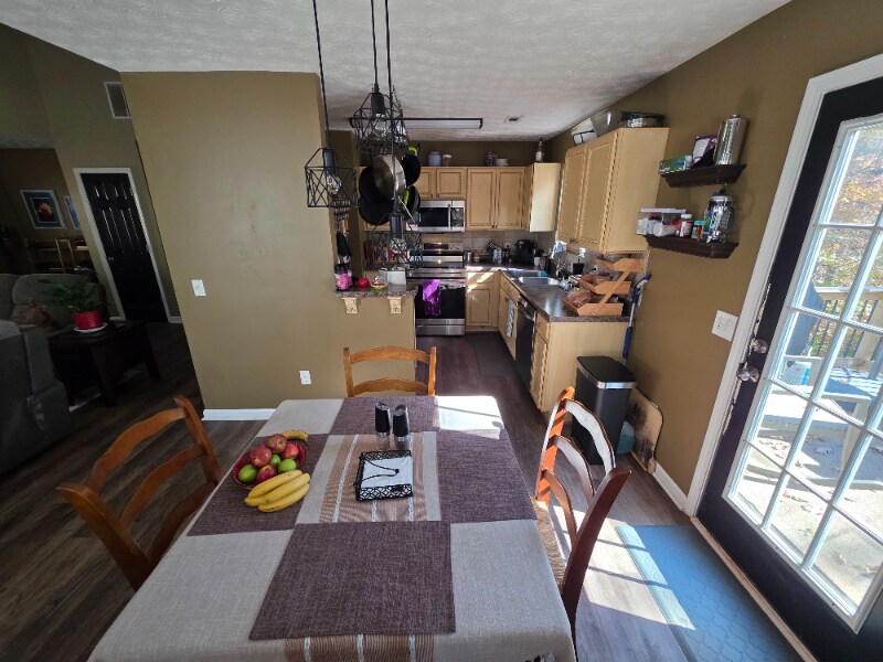 Building Photo - 3374 Royal Oaks Dr