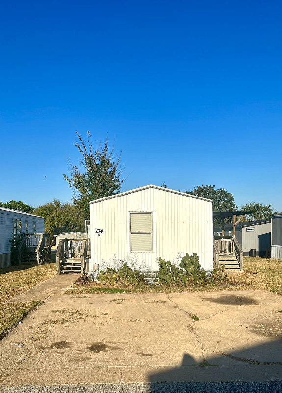 Building Photo - 135 Navasota Dr