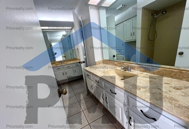 Building Photo - AVAILABLE NOW!!! Stunning 4-Bed, 3-Bath Ho...