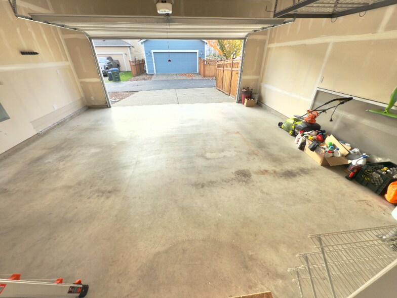 Building Photo - 3453 Juno St NE