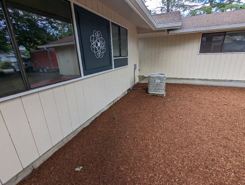 Building Photo - 7 Mitchell Ct