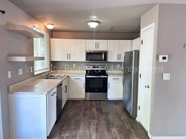 Building Photo - 17657 Ponderosa Ave