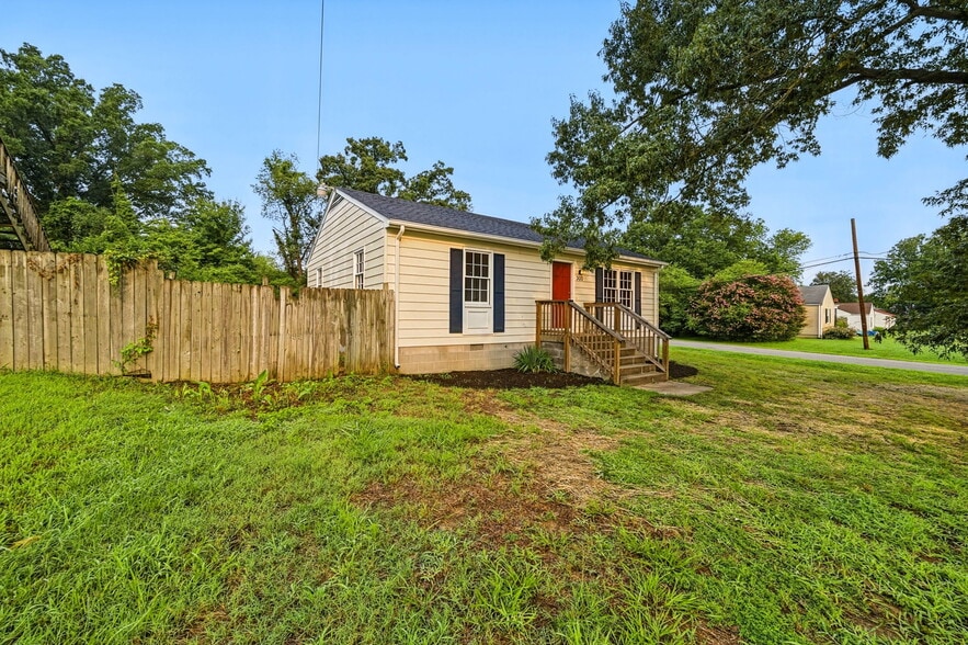 Building Photo - 300 Marlin Dr