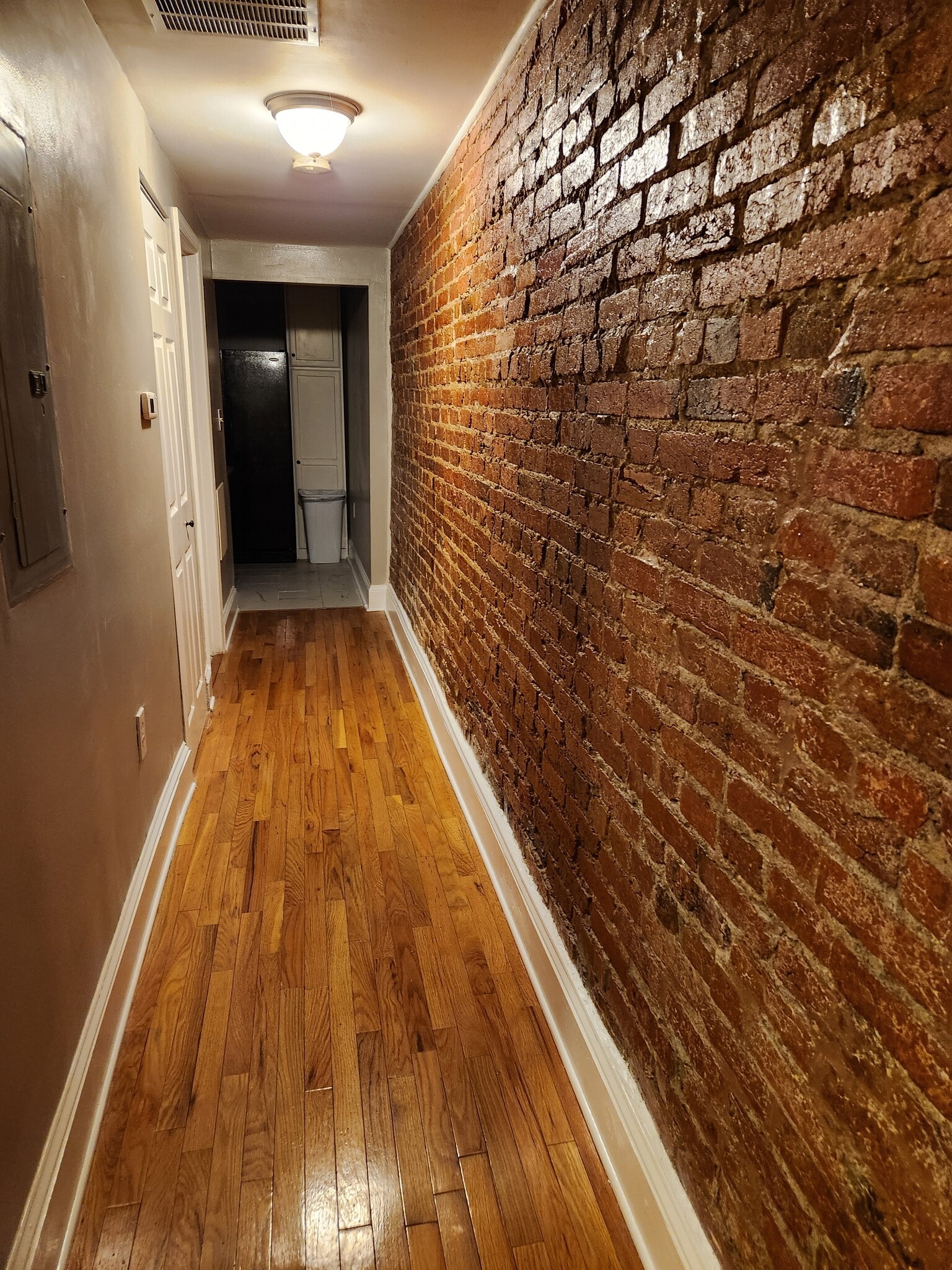 Building Photo - 457 Ridge St NW