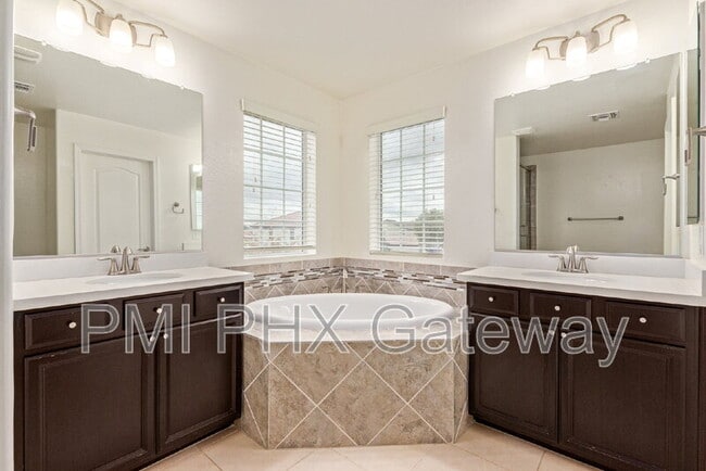 Building Photo - 735 E Constance Wy