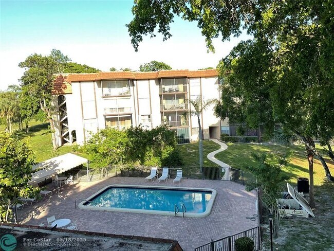 Building Photo - 6101 N Falls Cir Dr