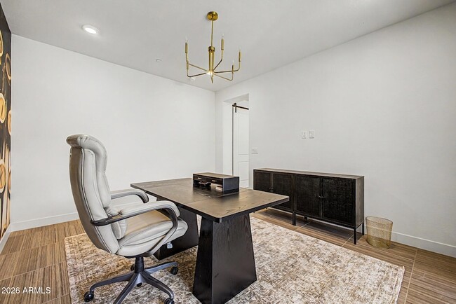Building Photo - 2121 W Sonoran Desert Dr