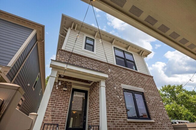 Building Photo - 1168 Edgehill Rd