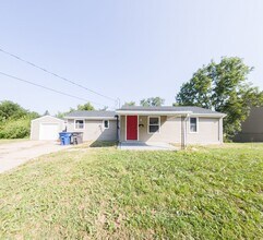 Building Photo - Updated 2 Bed 1 Bath