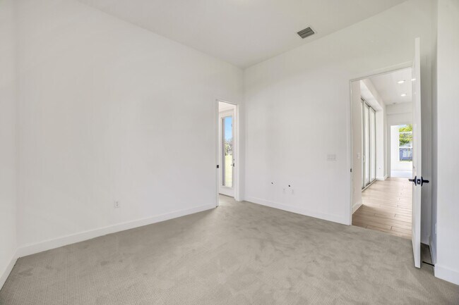 Building Photo - 20161 SE Bridgewater Dr