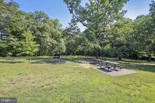 Building Photo - 2720 S Arlington Mill Dr